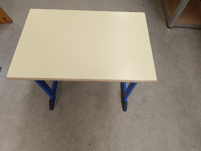 Table bleue bureau maternelle 55cm avec rangement -  - Divers