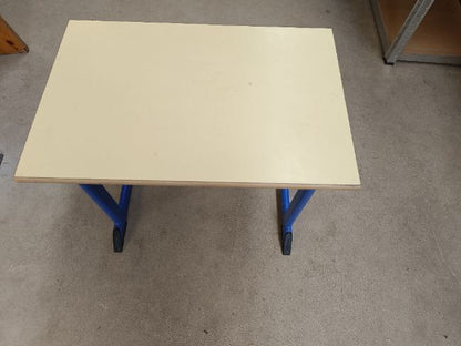 Table bleue bureau maternelle 55cm avec rangement -  - Divers
