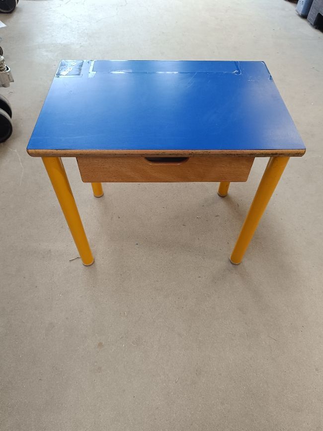 Table bleue et jaune maternelle 53cm avec tiroir -  - Divers