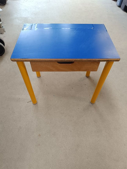 Table bleue et jaune maternelle 53cm avec tiroir -  - Divers